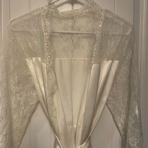 White Chantilly Lace Silk Robe